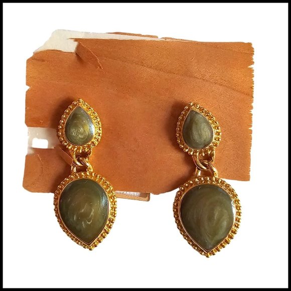 Vintage Green Shimmer Swirl Tear Drop Dangle Cabochon Gold Tone PIERCED - Picture 1 of 5